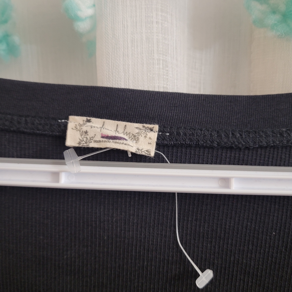 #237- Free People At The Park Long Sleeve Tee in Black NWOT - Picture 5 of 8